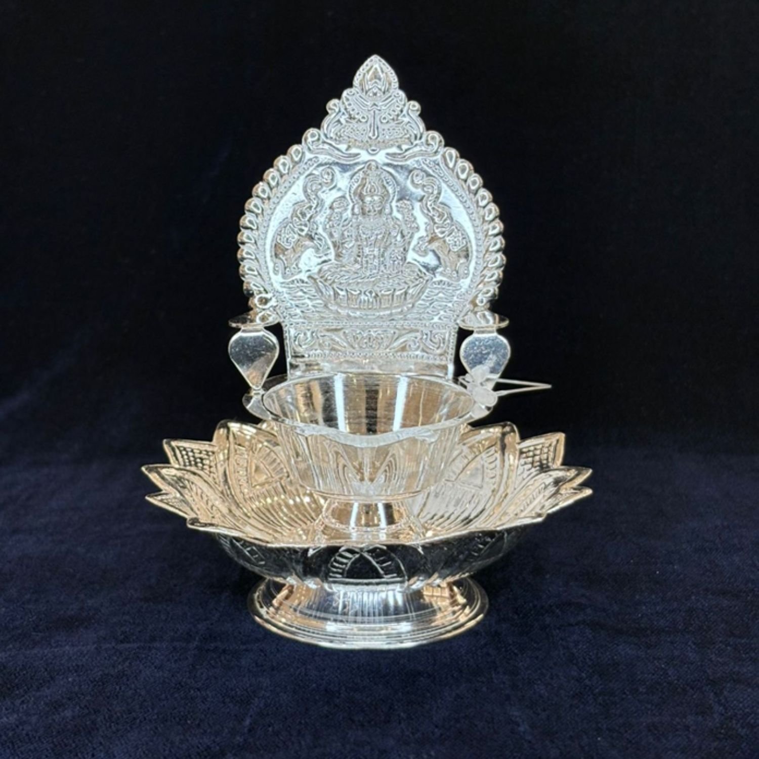 Lotus Kamatchi Vilakku