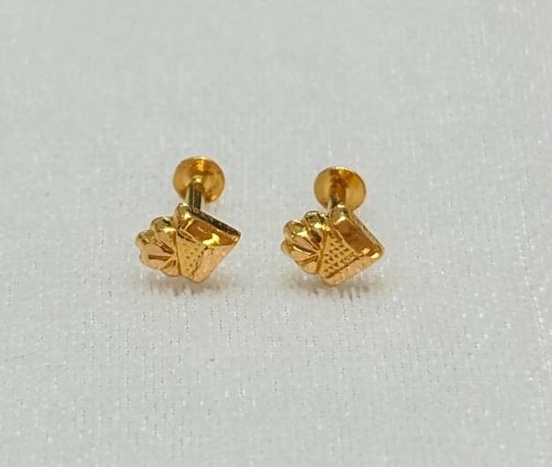 22KT Gold Nose Pin / Unisex Men’s Earring – 0.376 Gram | BIS Hallmark