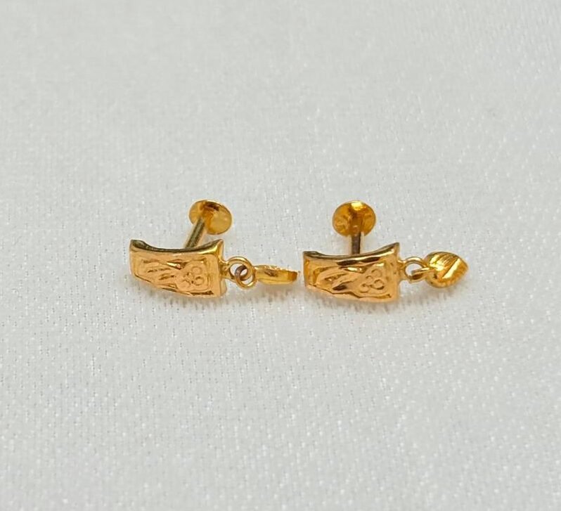 22KT Gold Nose Pin / Unisex Men’s Earring – 0.584 Gram | BIS Hallmark